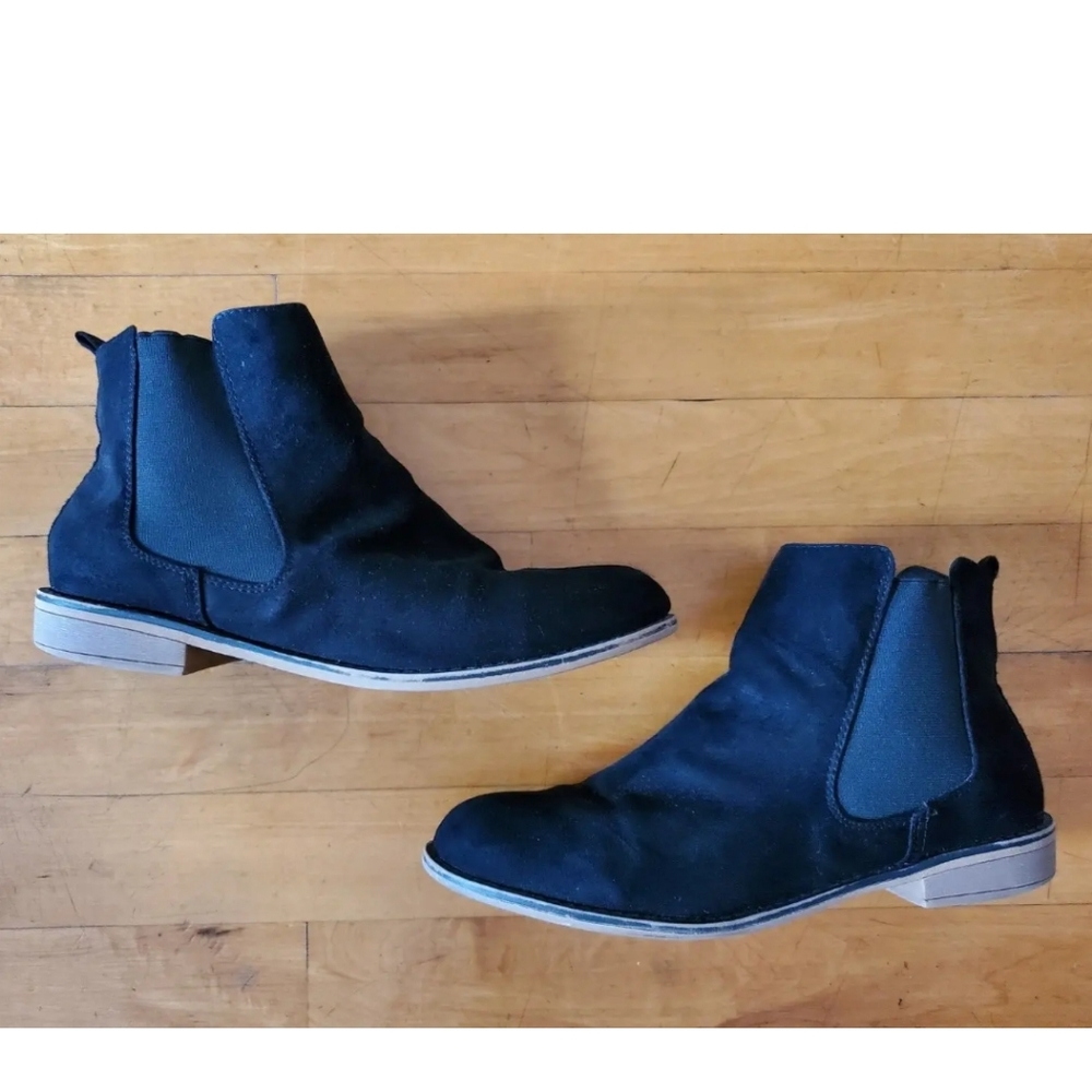 LOFT Women's Size 7 Black Suede Booties Short Ankle Boots